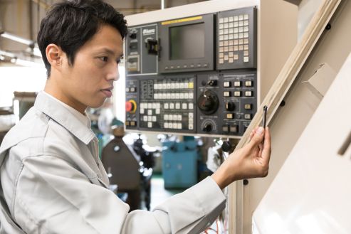 【紹介】工場で制御盤の組み立て・配線